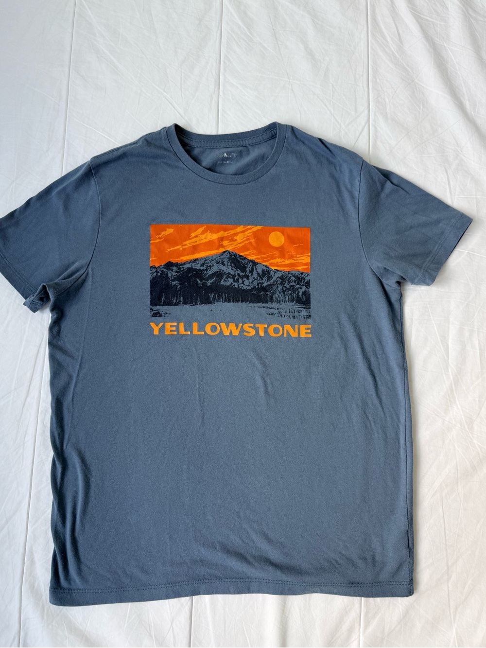 Old Navy Men’s Yellowstone National Park Graphic T-Shirt Blue Size Medium